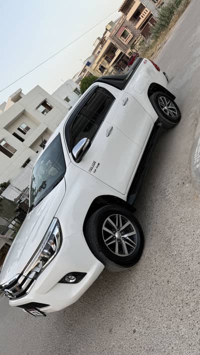 Toyota Hilux Revo V 2021 new TV