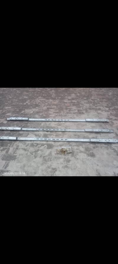 solar stands of 585 one piece 5000 watt solar plate urgently for sale