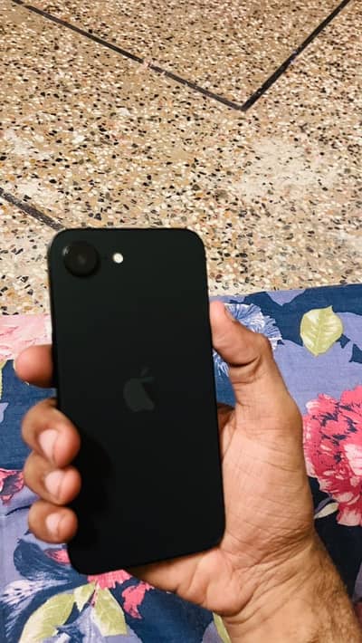 iPhone 16e