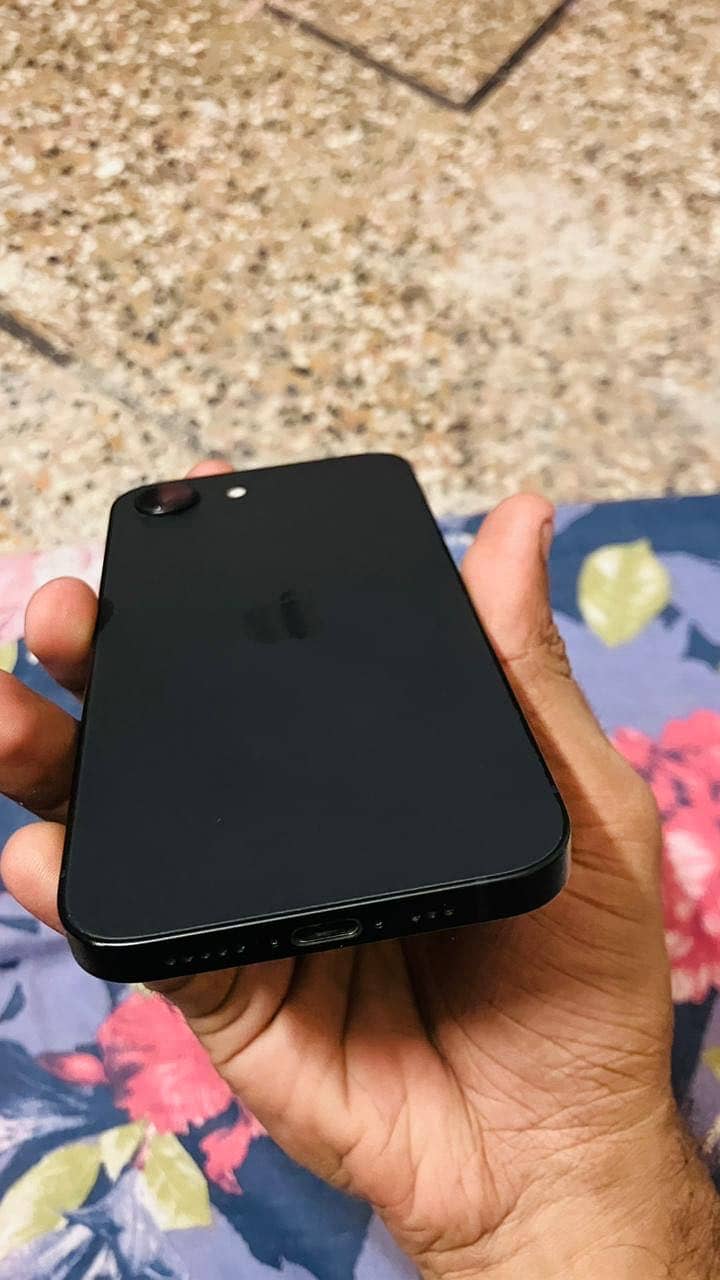 iPhone 16e 2