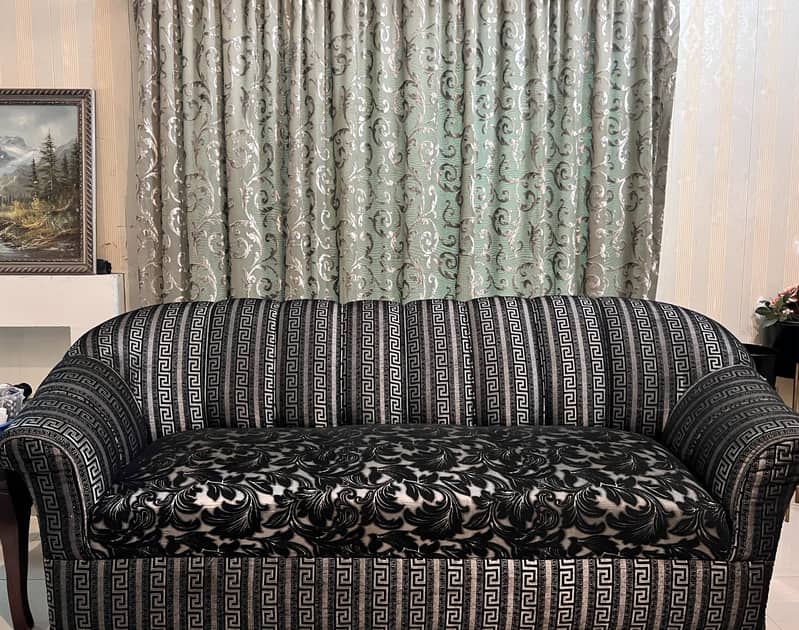 Black n Grey Sofas 0