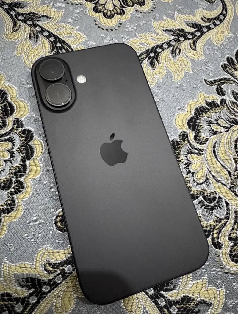 Apple iPhone 16 1