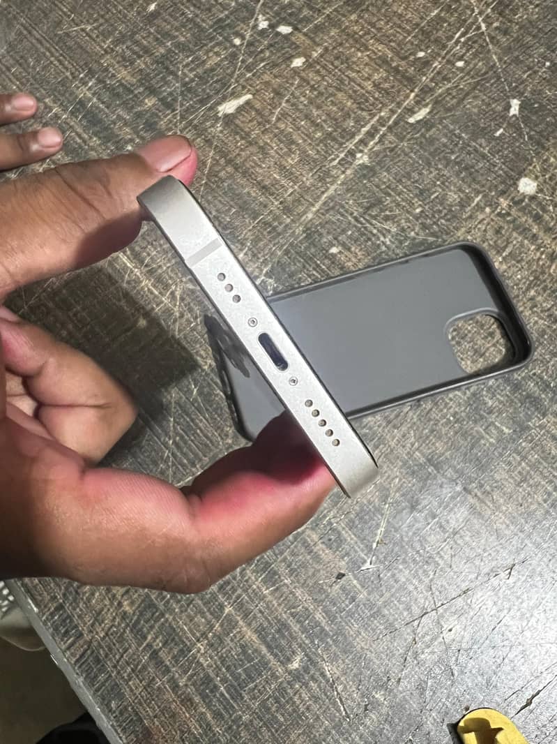 Iphone 13 4