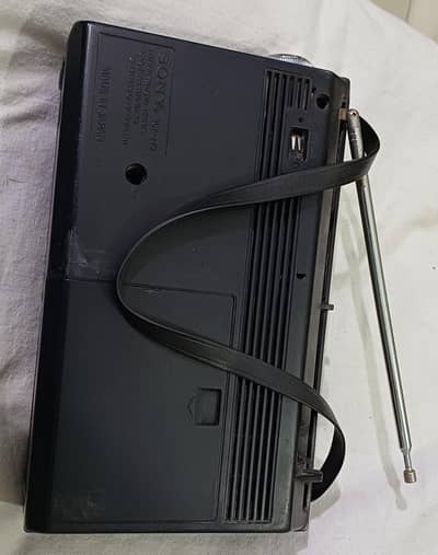 Sony j40 2 cell good condition without cover FM MW SW