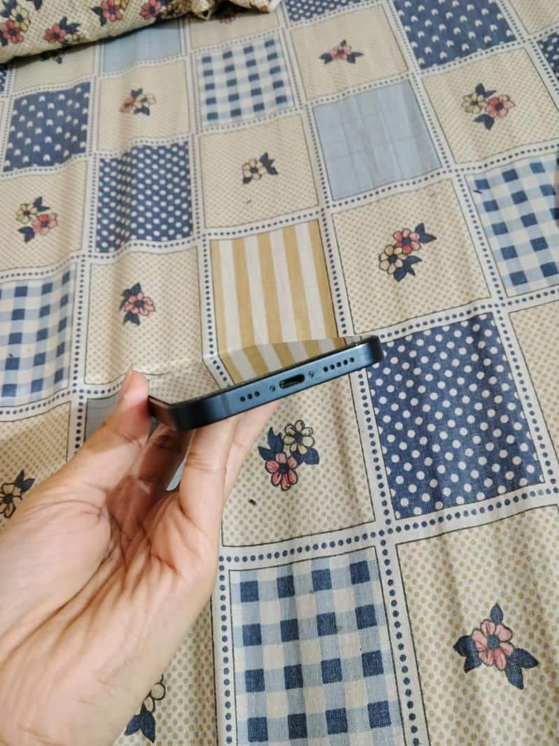 Apple iPhone 14 4