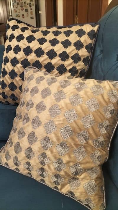  Peshawar Exclusive: Royal Velvet Cushions 