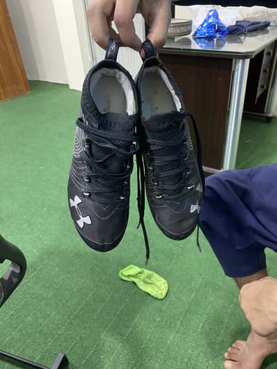 Football stud shoes