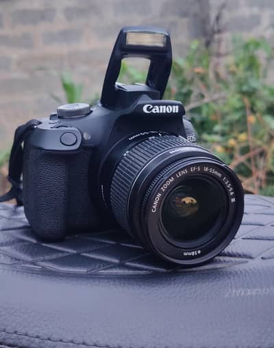 Canon Rebel T7 2000D with complete box