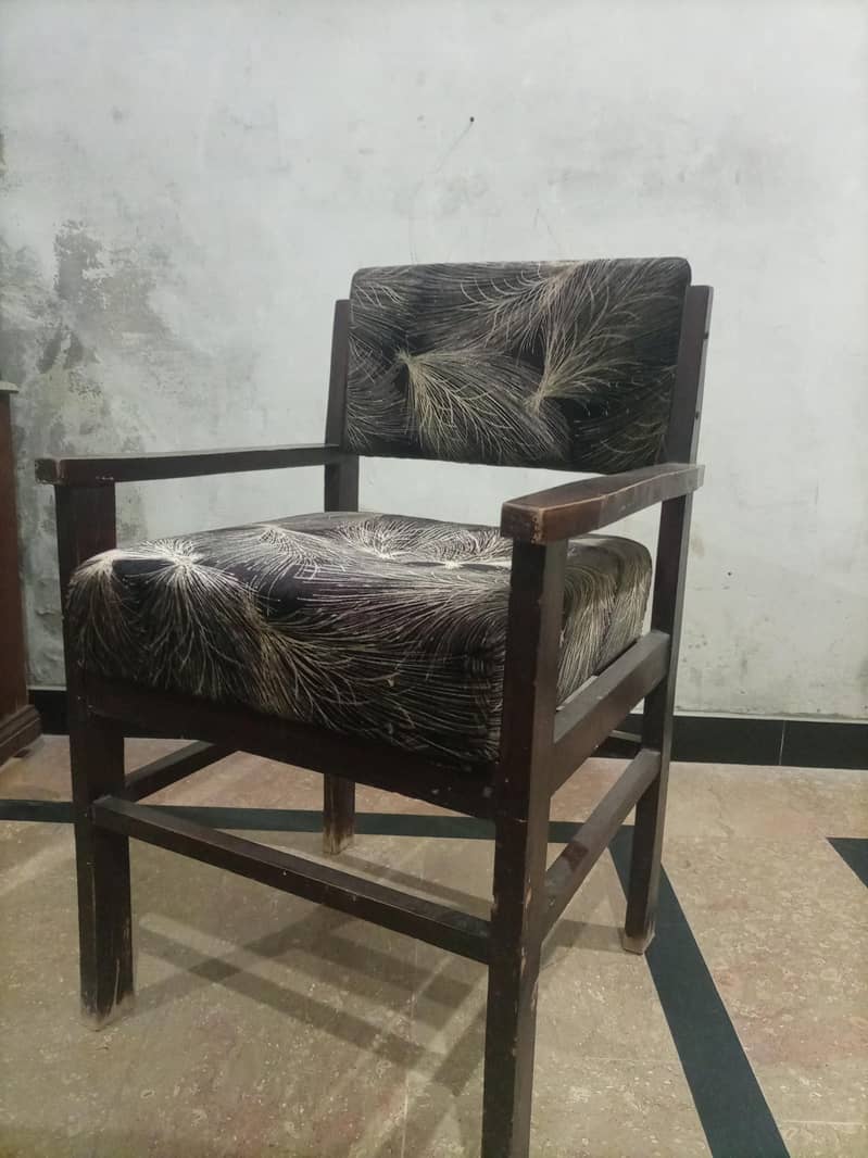 Computer table with chair. 3