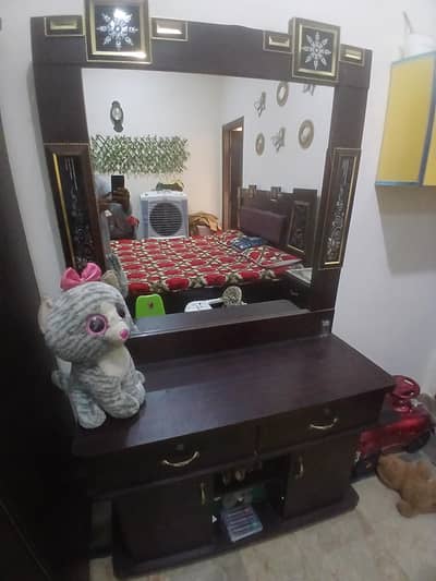 Dressing table