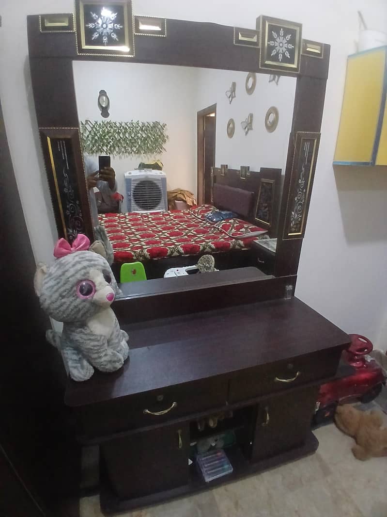 Dressing table 0