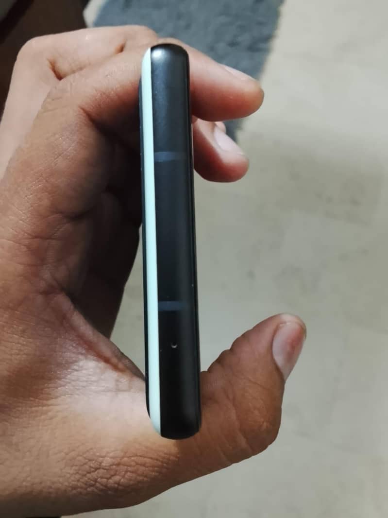 Google Pixel 6a 5