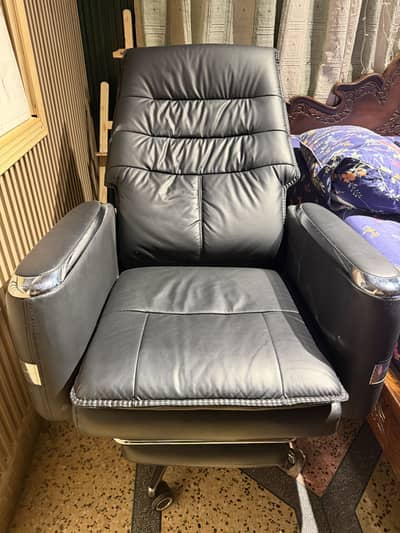 Lunar Branded Executive Comfy Chair