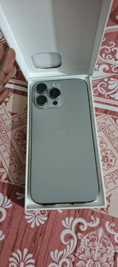 apple 16 pro max 256 GB. JV 10/10 condition