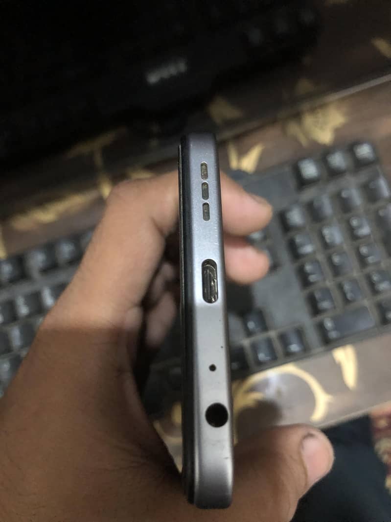 TECHNO SPARK 40 2
