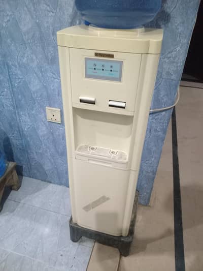 Electrolux Hot & Cold Water Dispenser