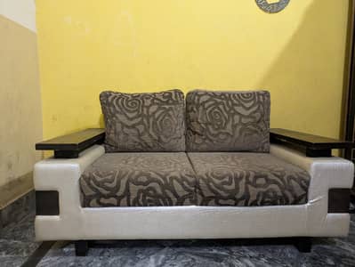 sofa set urgent for sale v good condition 6 setar
