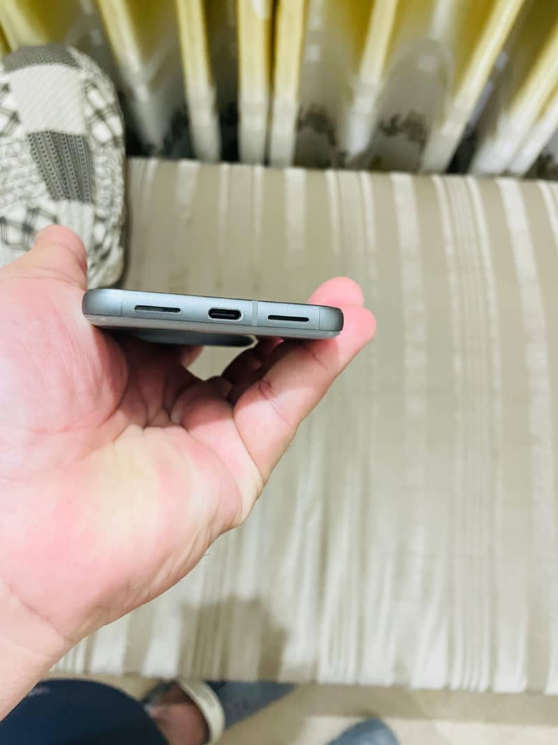 Google Pixel 8 4