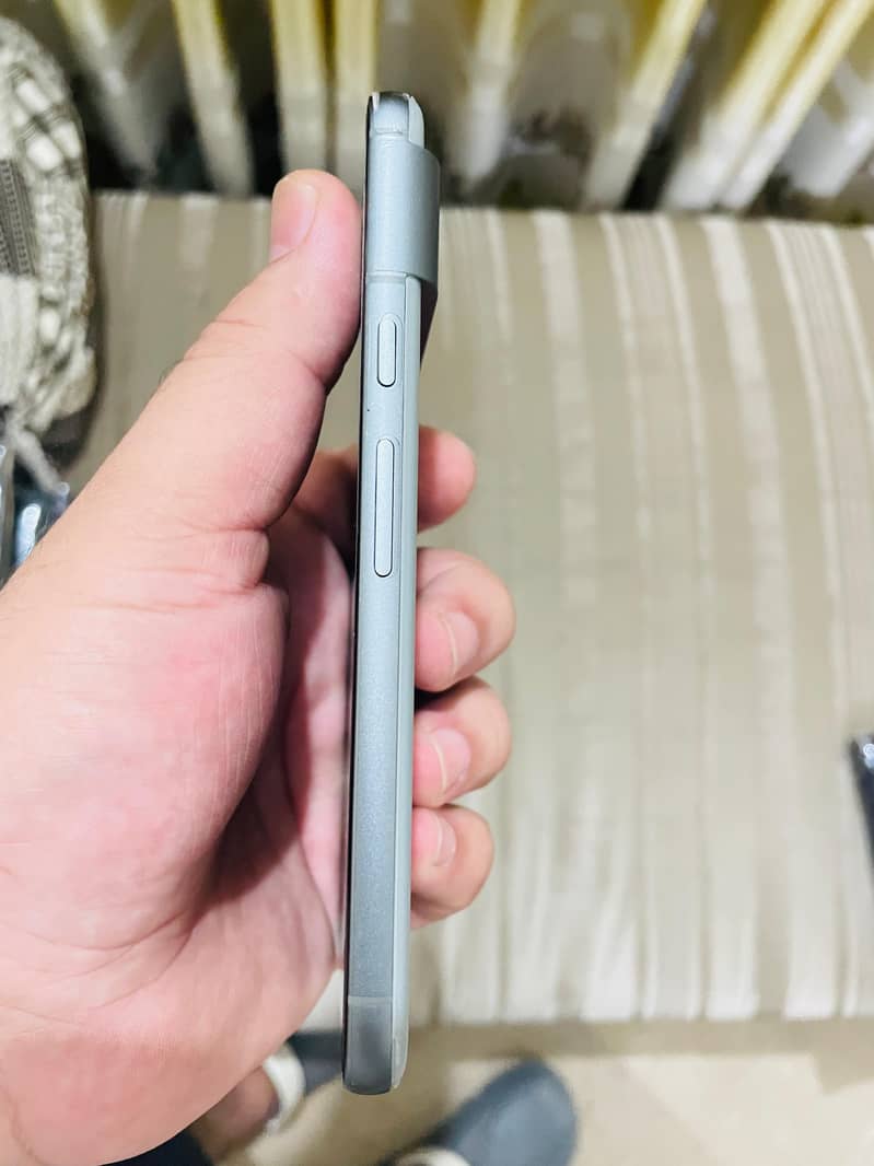 Google Pixel 8 5