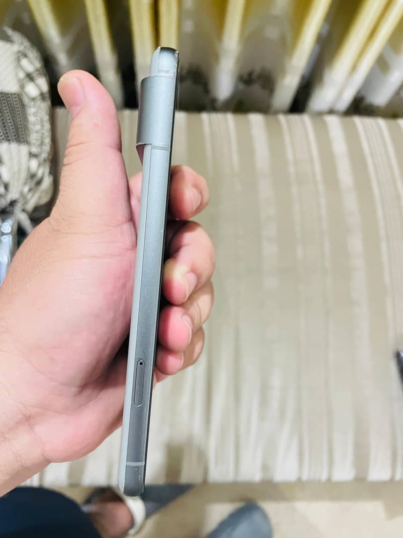 Google Pixel 8 6