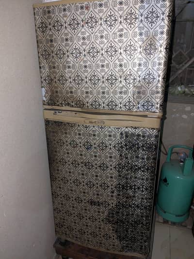 Medium Size Dawlance Fridge