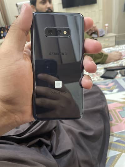 Samsung s10e