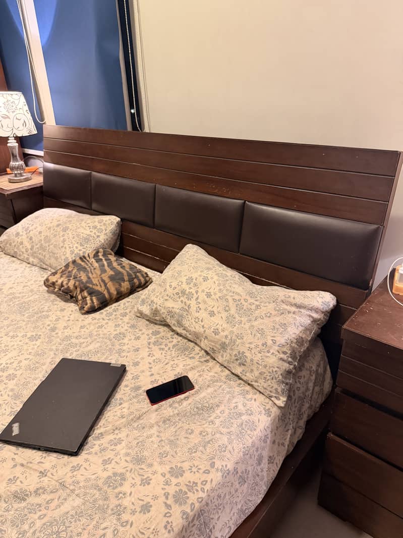 Bed with side table and mirror 2