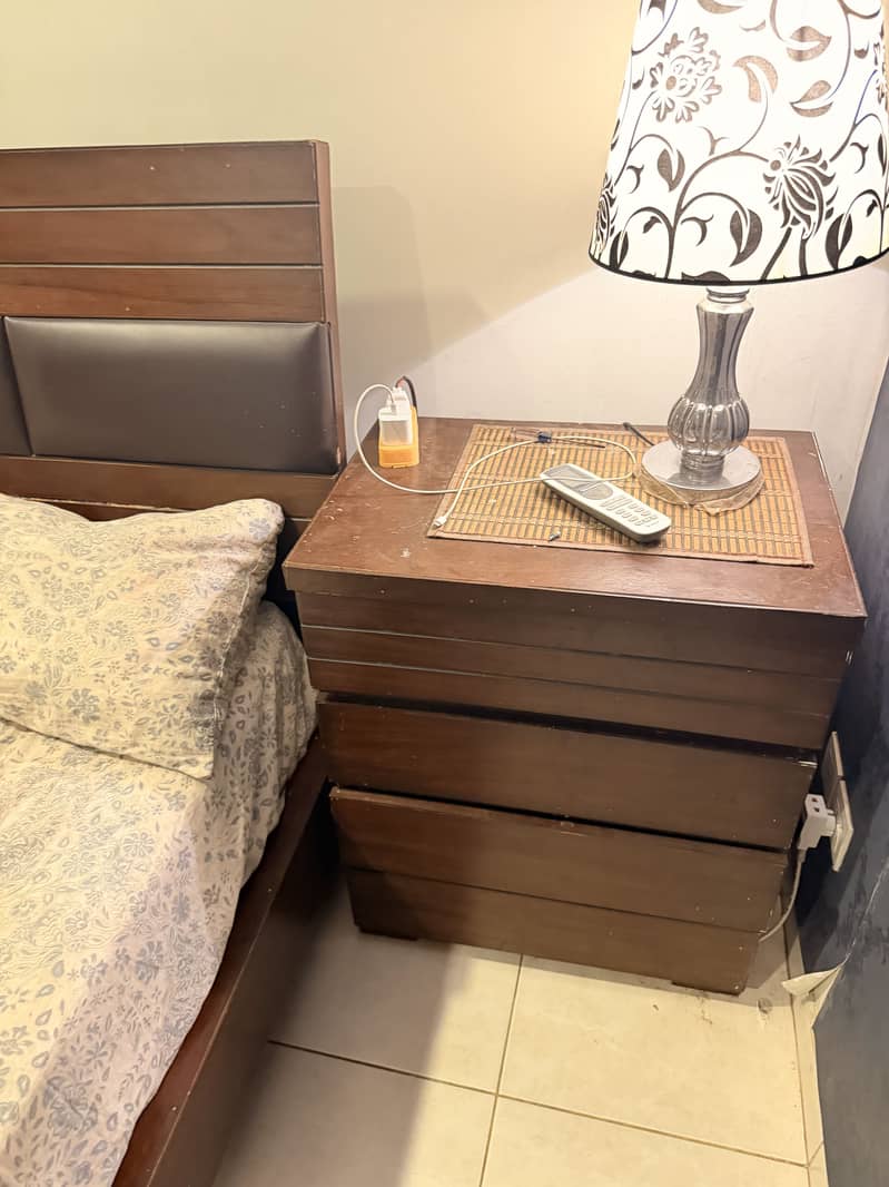 Bed with side table and mirror 4