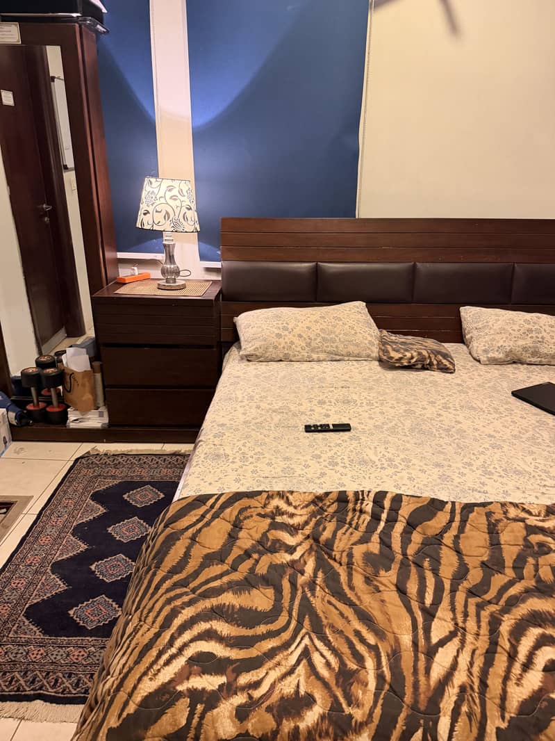 Bed with side table and mirror 5