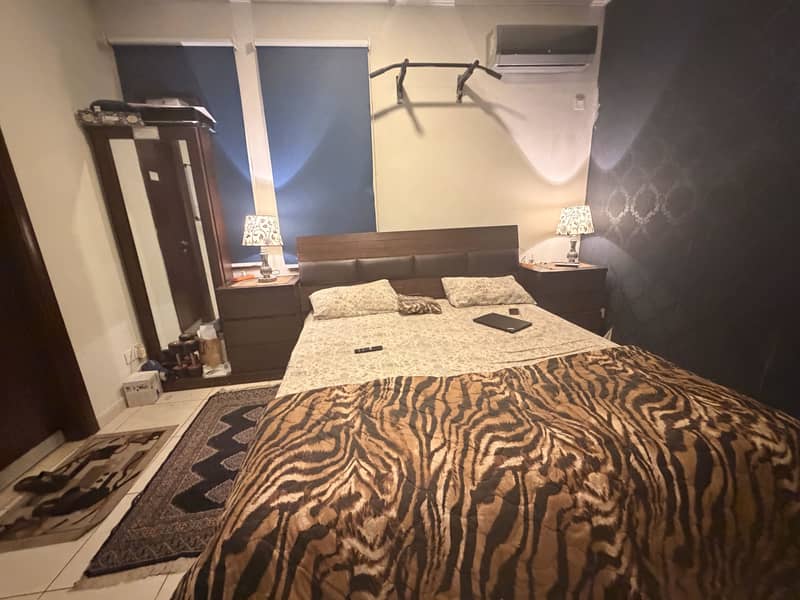 Bed with side table and mirror 6