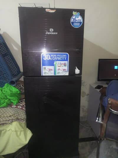 dowlance medium size fridge for sale in good condition perfact working