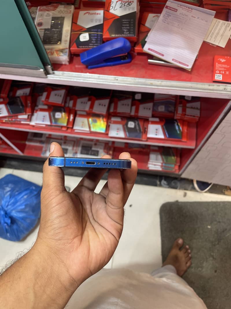 IPHONE 12 4