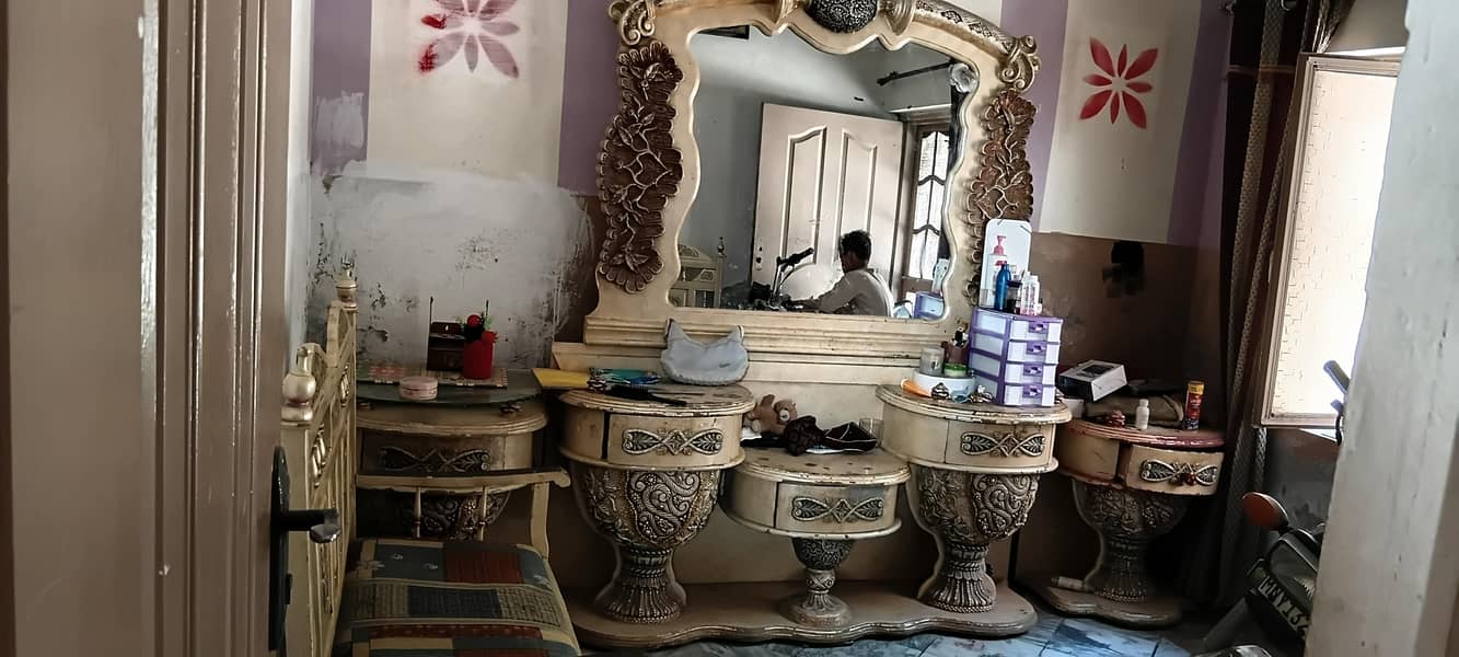 Dressing Table 0