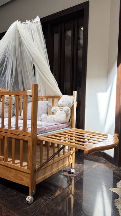 Baby cot/crib