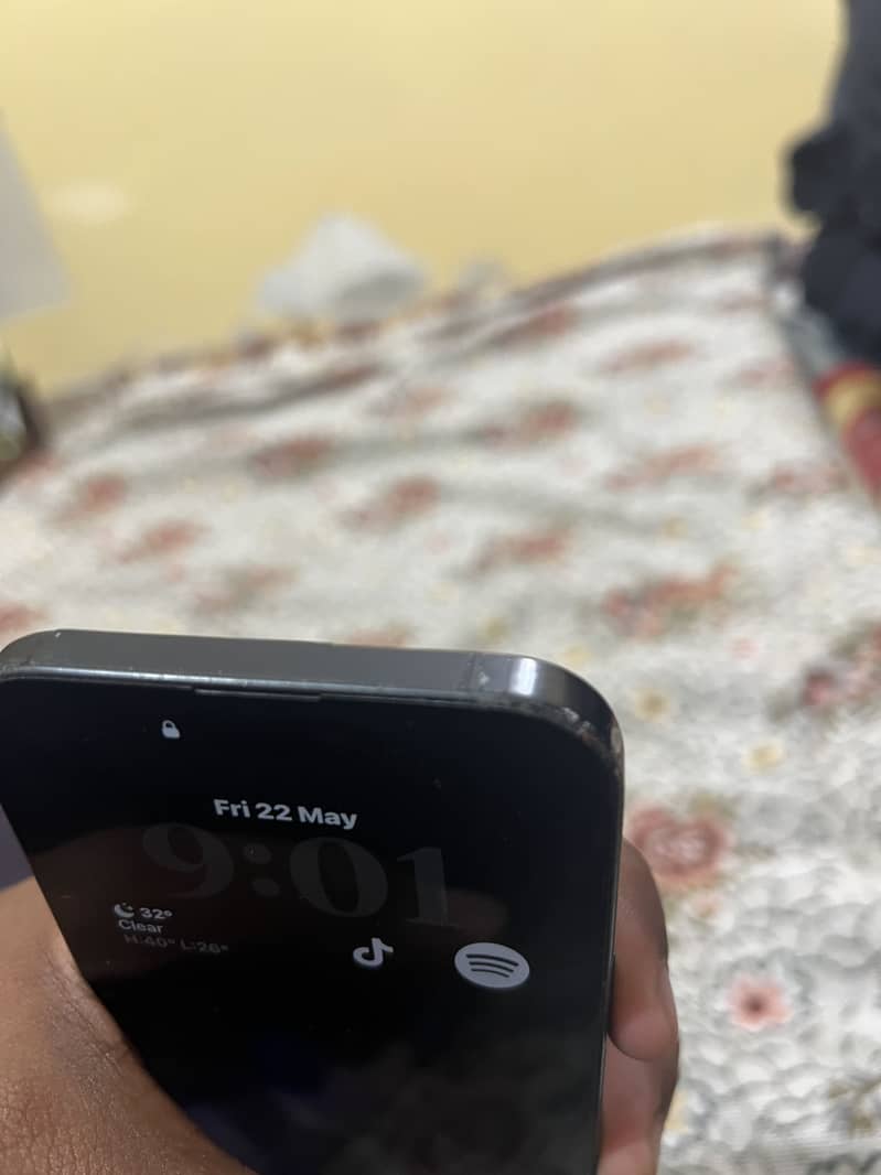 Apple iPhone 16 Pro Max 2