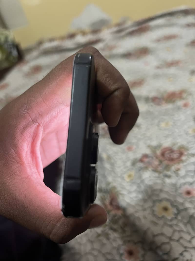 Apple iPhone 16 Pro Max 3