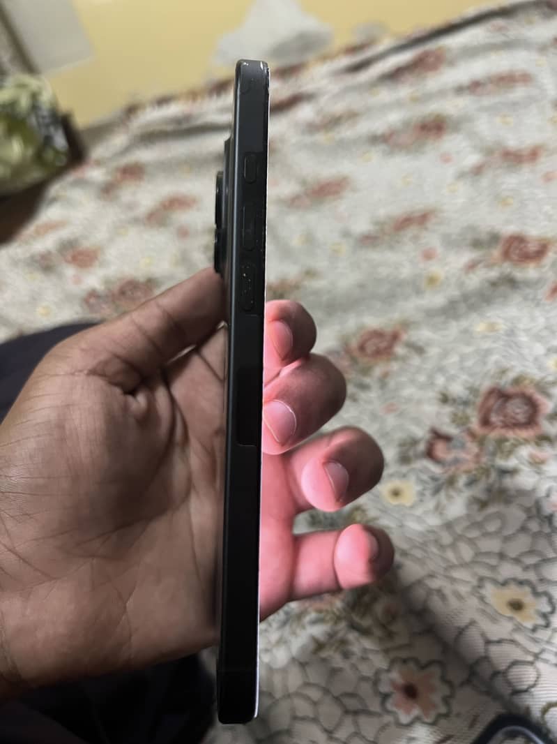 Apple iPhone 16 Pro Max 6