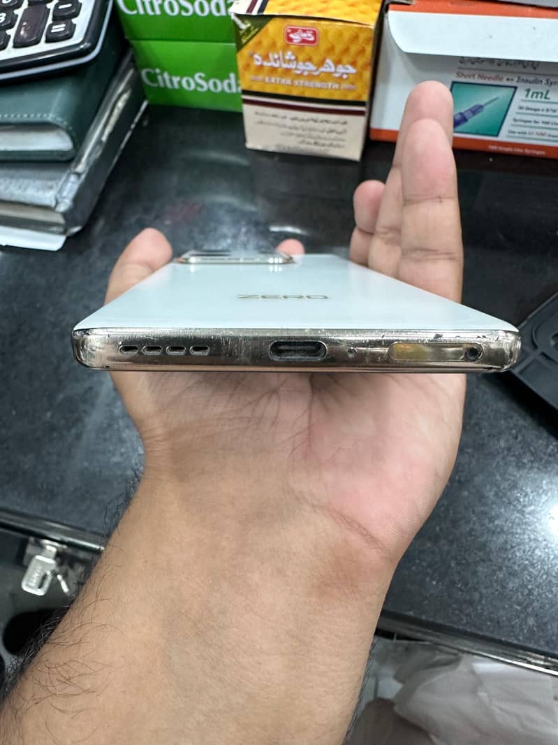 INFINIX ZERO 30 3
