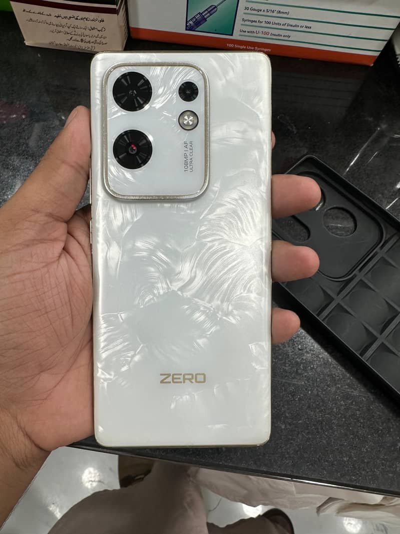 INFINIX ZERO 30 4