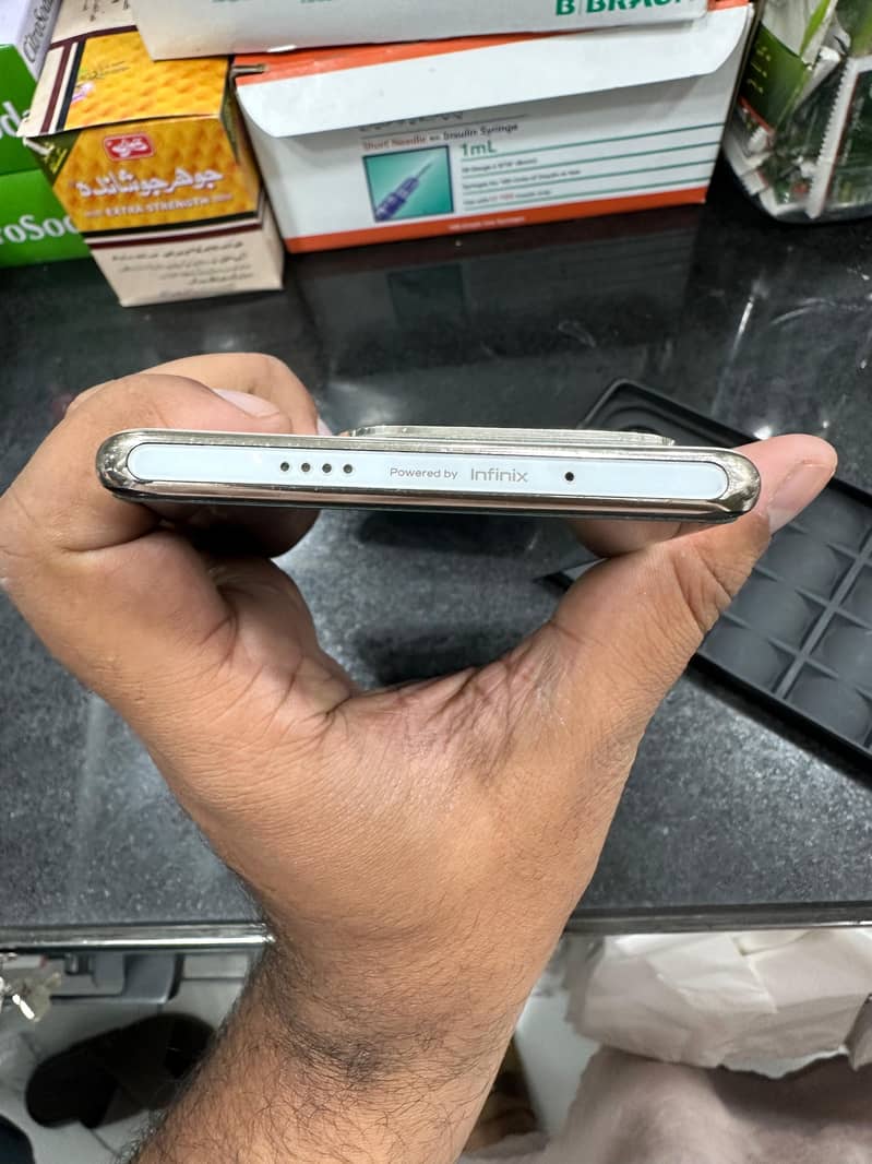 INFINIX ZERO 30 5