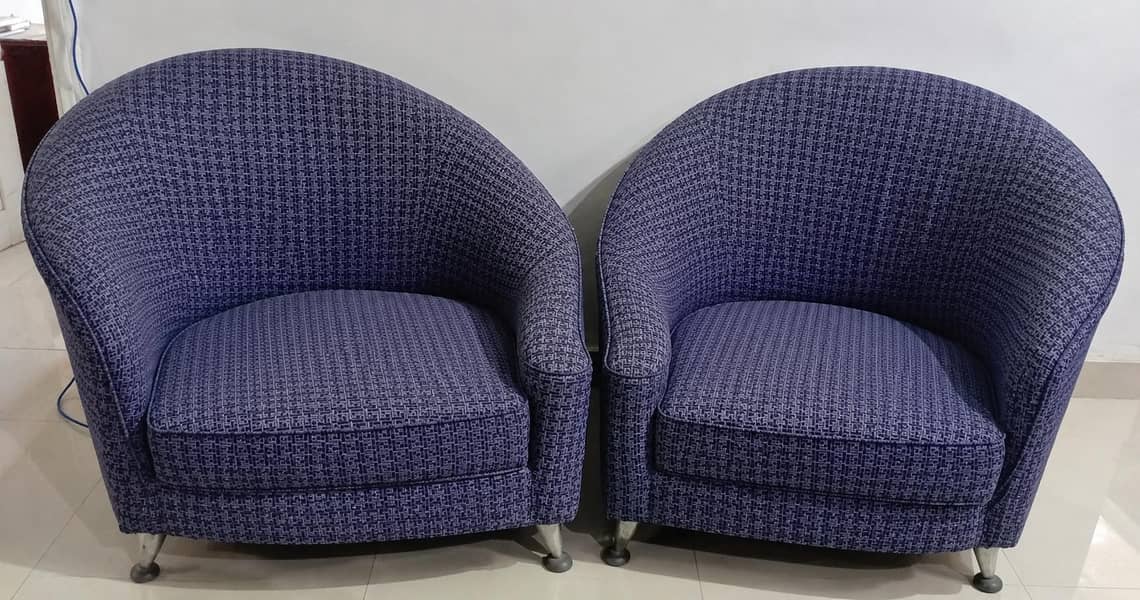 2 pics Designer Sofa 0