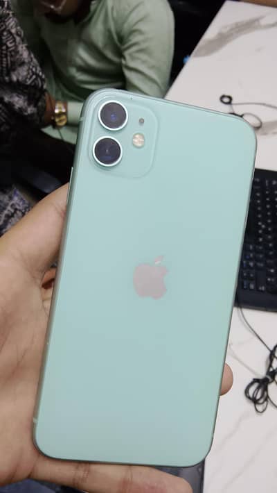 iphone 11 female used  Jv With 97% Battery Health