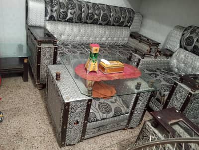 Jumbo size 6 seaters Sofa urgent sale with table