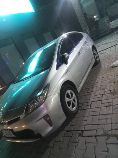 TOYOTA PRIUS G TUNING 13/17 ISLAMABAD REJISTER BRAND NEW TYRE INSTALL
