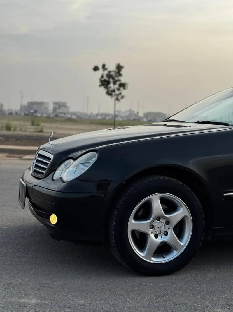 Benz 2001 Deisel 2200cc 4