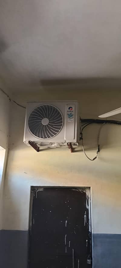 gree 1.5 ton DC inverter for sale urgent need money