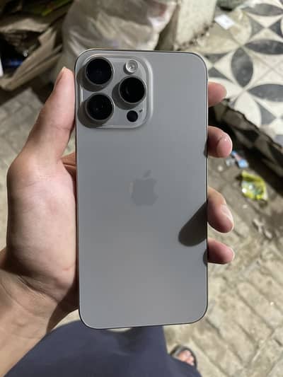 Iphon 15 pm jv 256 GB BH 92 water pack 10/10 sarf front camrea ki dot