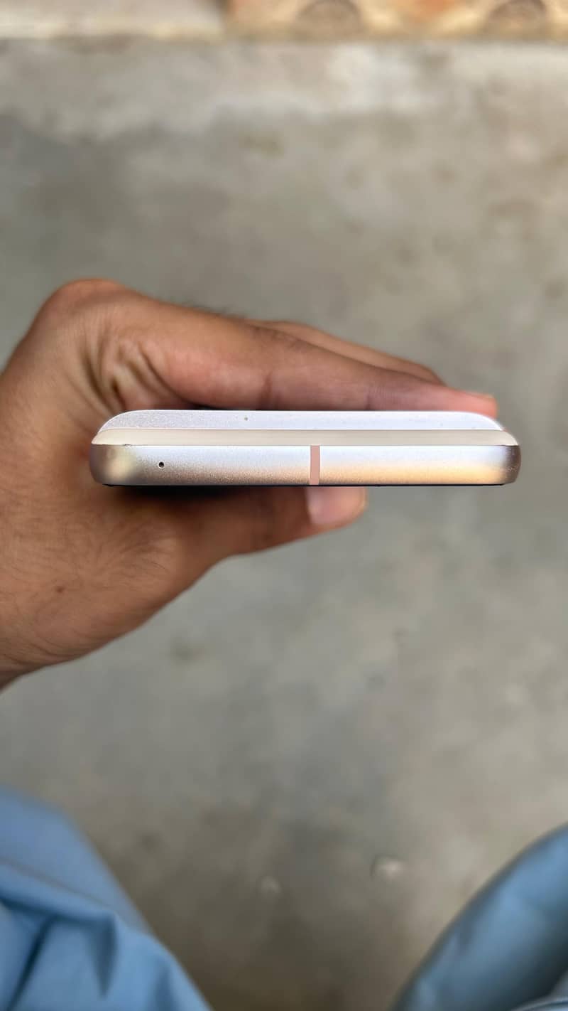 Google pixel 8 4