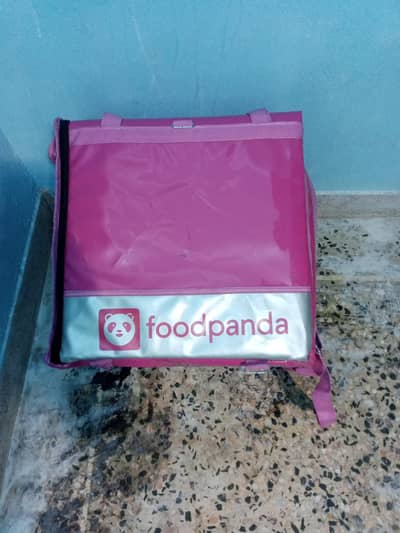 Foodpanda Delivery Bag + 2 T-shirt