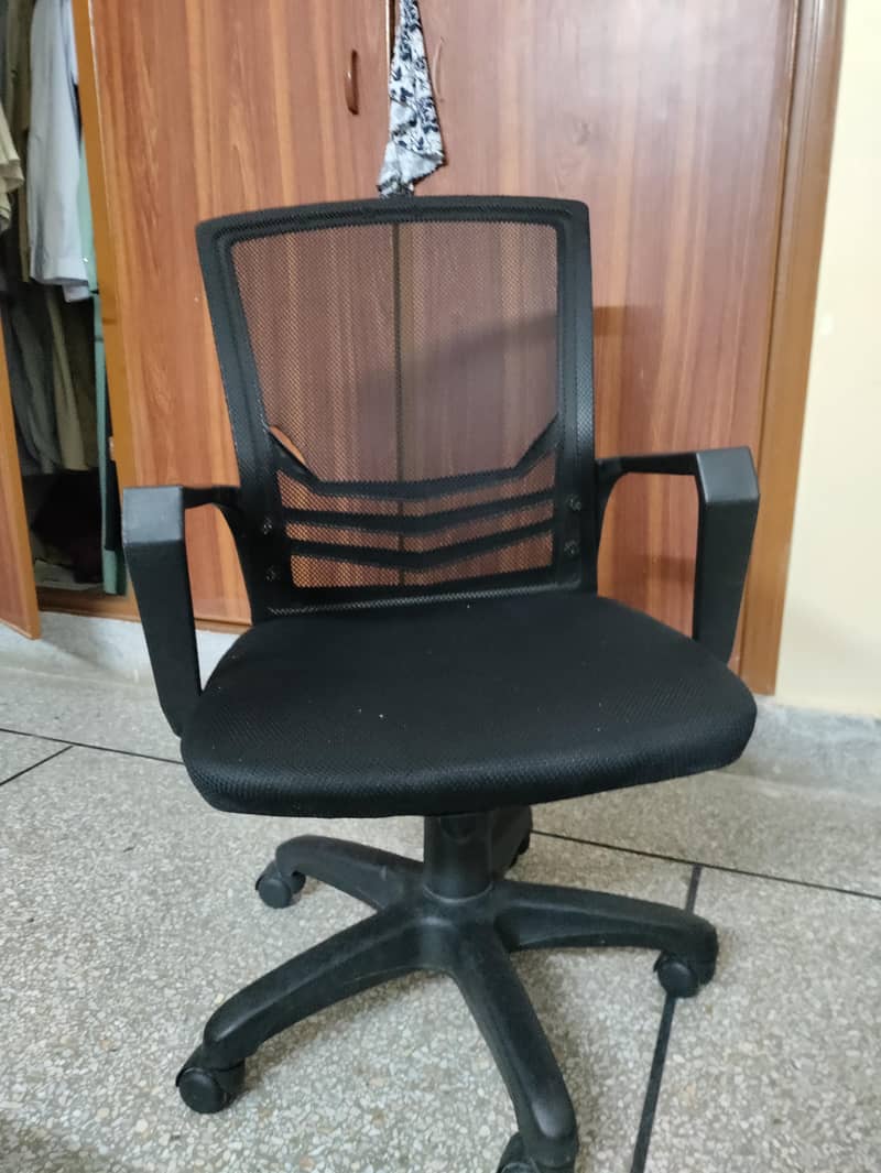 COMPUTER TABLE AND CHAIR 2